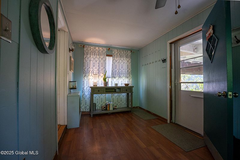3rd image of 8 Pineridge Place