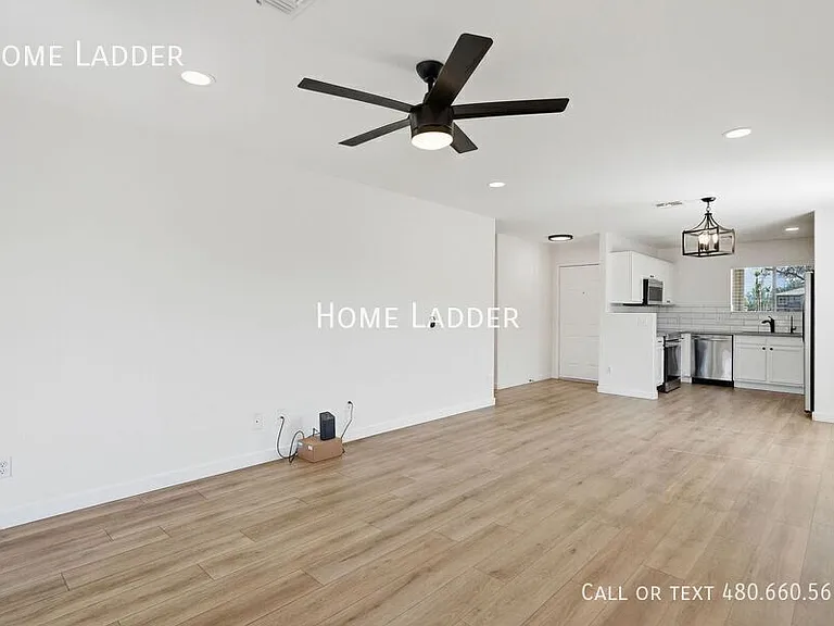 16030 W Woodlands Ave — Photo 4
