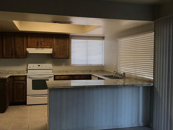 5th image of 2212 E Isabella Ave