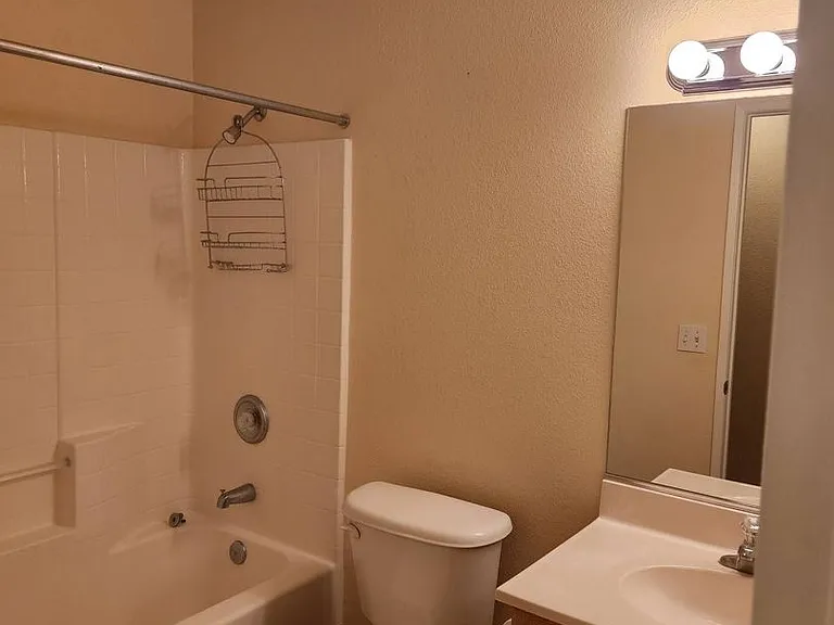 5926 Regino Ave — Photo 8