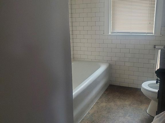 5th image of 8526 S Saginaw Ave #2