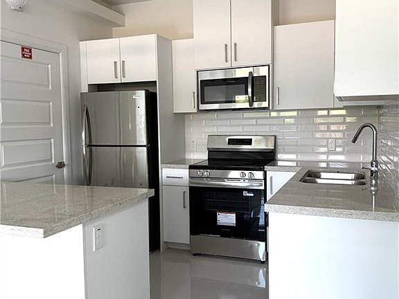 5th image of 901 Yuma Ave #802