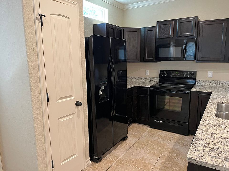 1st image of 6866 Lakeview Dr #101