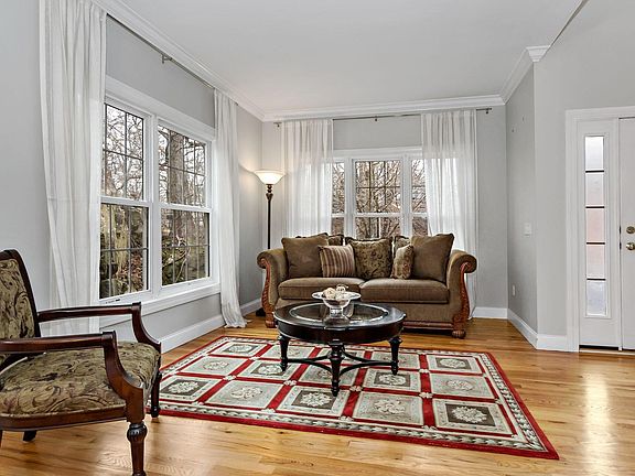 5th image of 194 N Taylor Ave