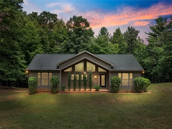 1048 Parnell Mountain Dr, Westfield, NC 27053