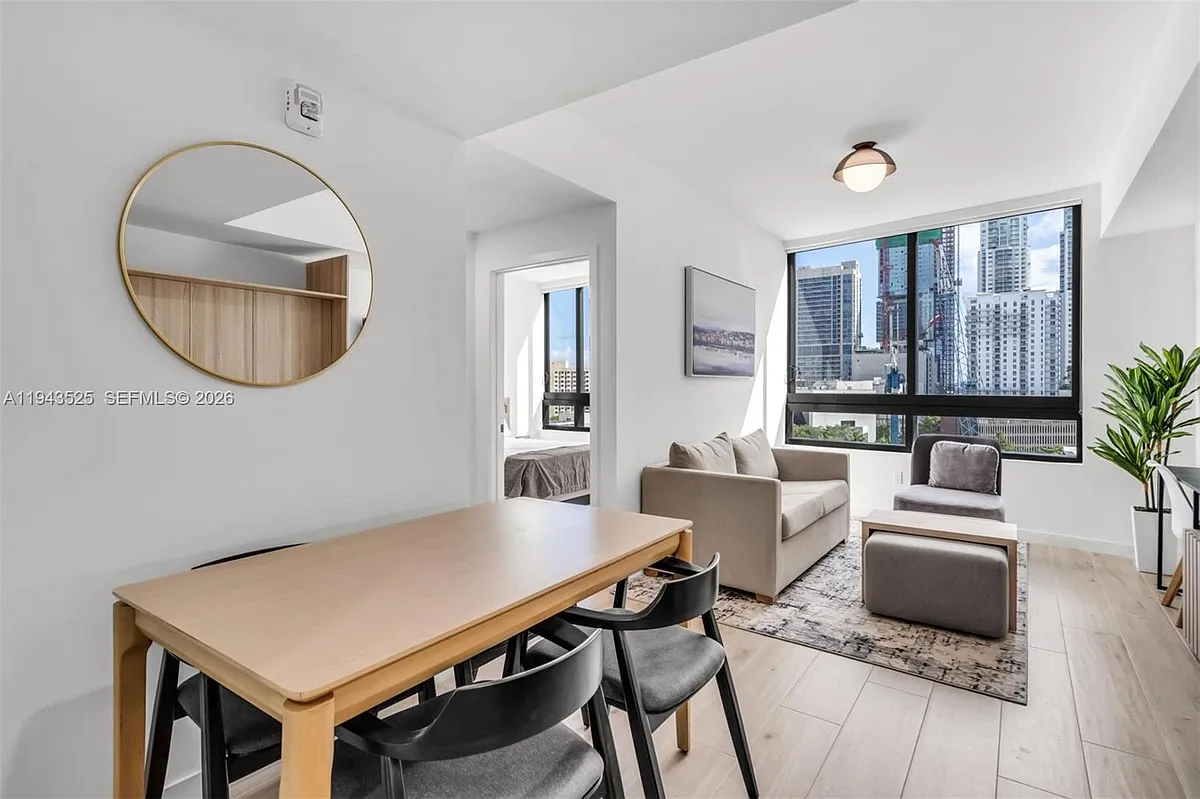 Building Photo - 225 N Miami Ave #1005