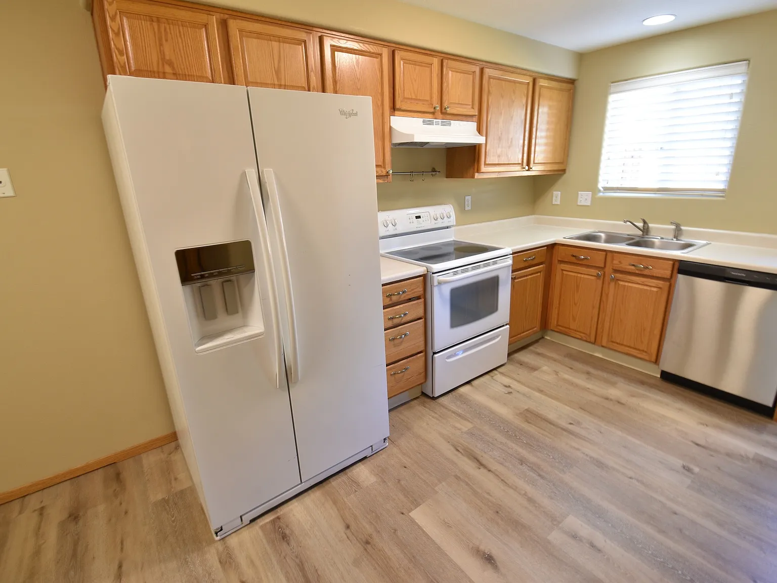 2 bed, 2.5 bath, 1074 sqft, $1,750 — Photo 3