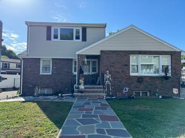 21 Elwood Pl, Revere, MA 02151