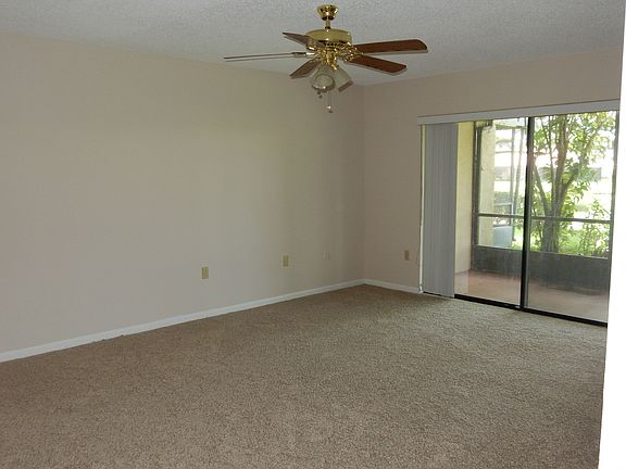 3rd image of 213 Lakeside Cir