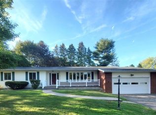 6 Indian Mound Dr, Whitesboro, NY 13492