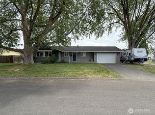 22 NE Tremont Dr, College Place, WA 99324