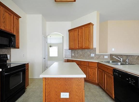 3rd image of 132 Campos Dr