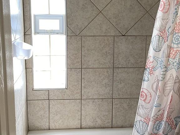 3rd image of 556 Aberdeen Ave Floor 1