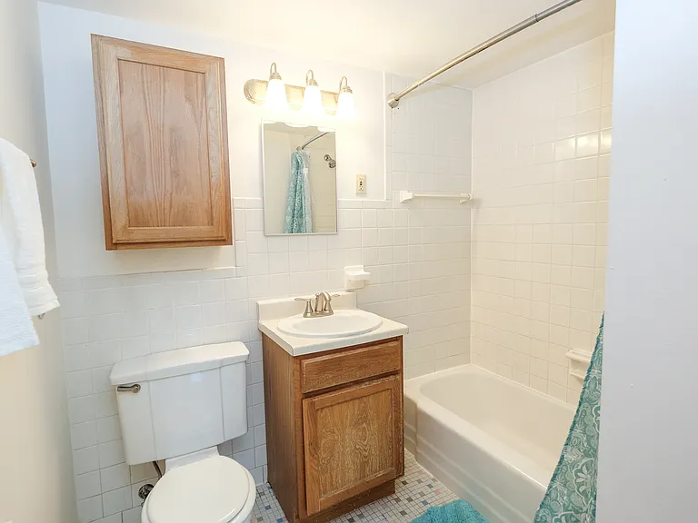 Randolph Apartments — Photo 32