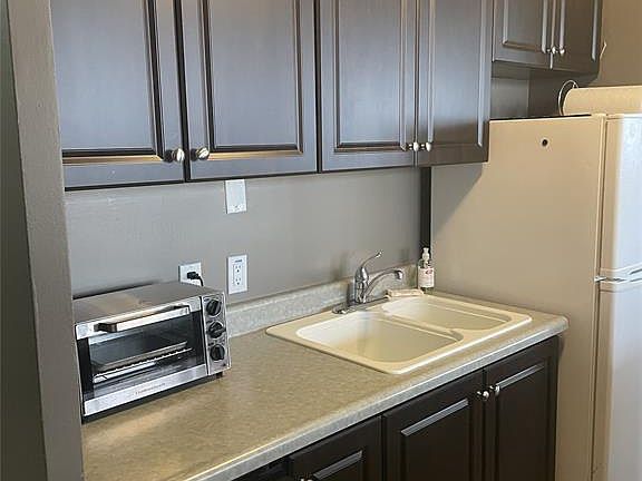 4th image of 111 Riverside Dr E #1403