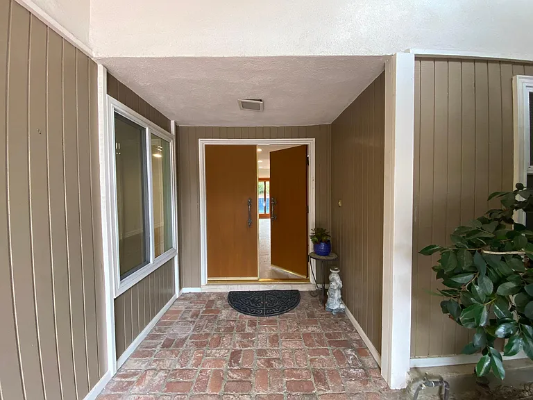 22539 Waterbury St — Photo 3