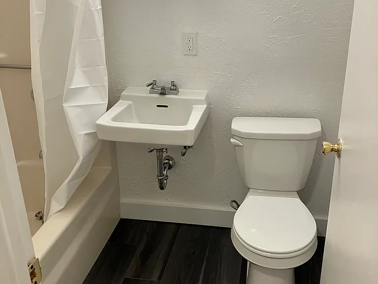 109 Walnut St #10 — Photo 6
