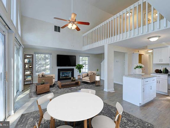 3rd image of 948 Lake View Dr