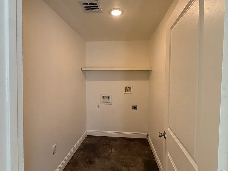 723 Kirkland St #723 — Photo 5