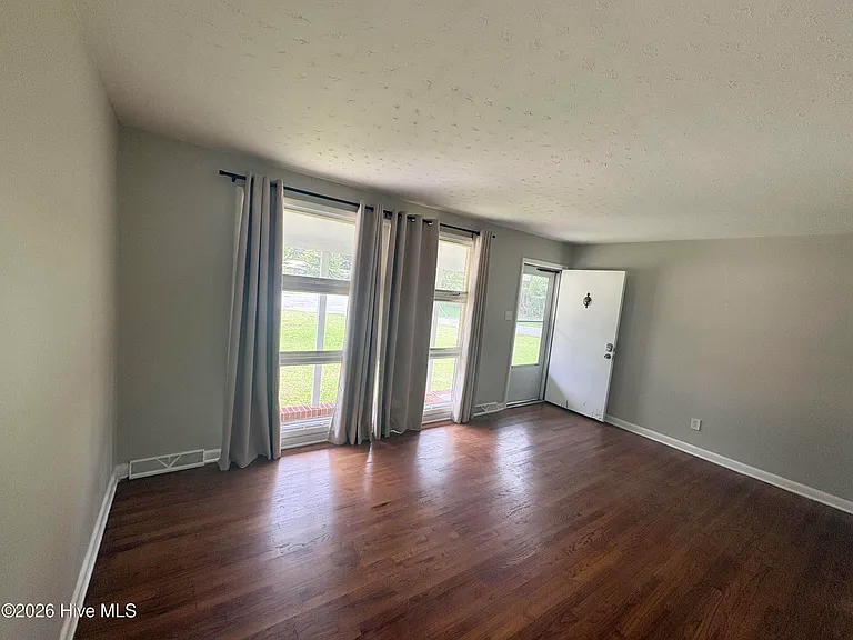 406 Forest Grove Ave — Photo 9