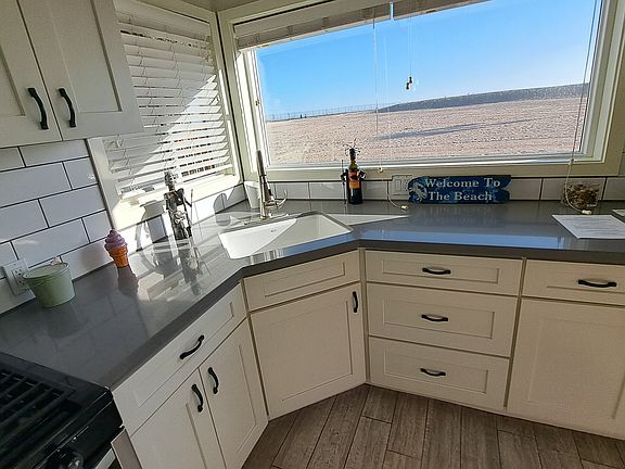 2nd image of 1527 Seal Way APT 6