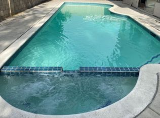 921 Jasmine Cir, Costa Mesa, CA 92626