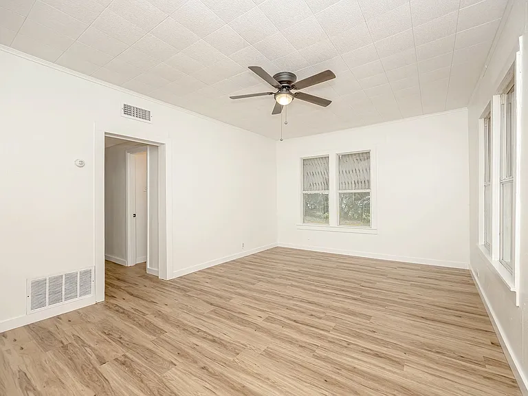 4406 Richard St — Photo 15