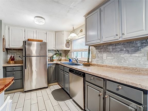 3rd image of 165 Upper Hillside Dr