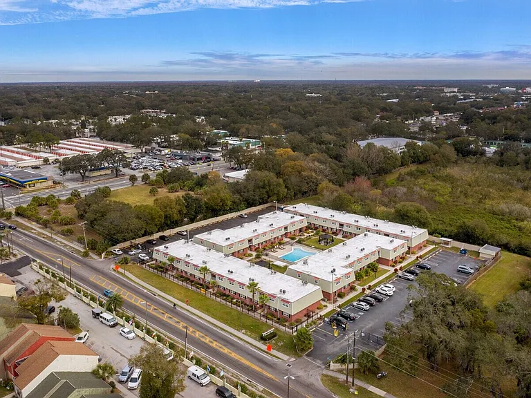 Greenbriar Villa Apartments — Photo 7
