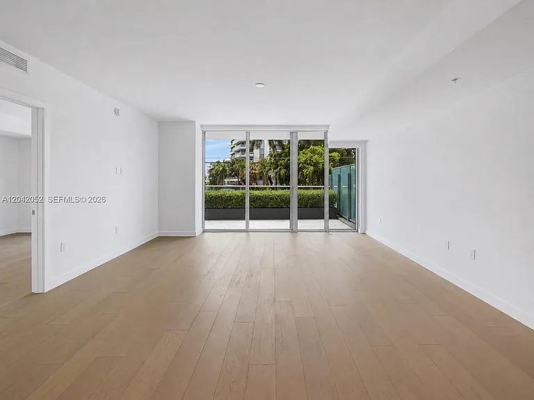 9221 E Bay Harbor Dr #210 — Photo 7