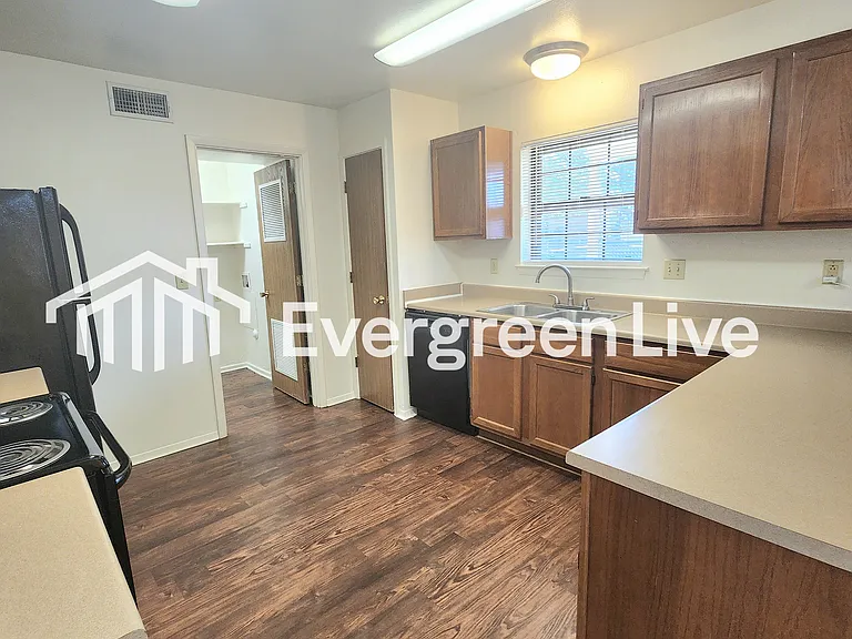 200 Raven Dr — Photo 8