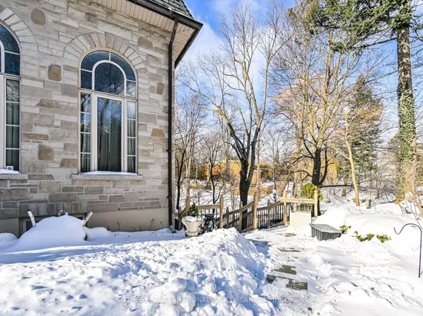 50 Old Yonge St W #3, Toronto, ON M2P 1P7