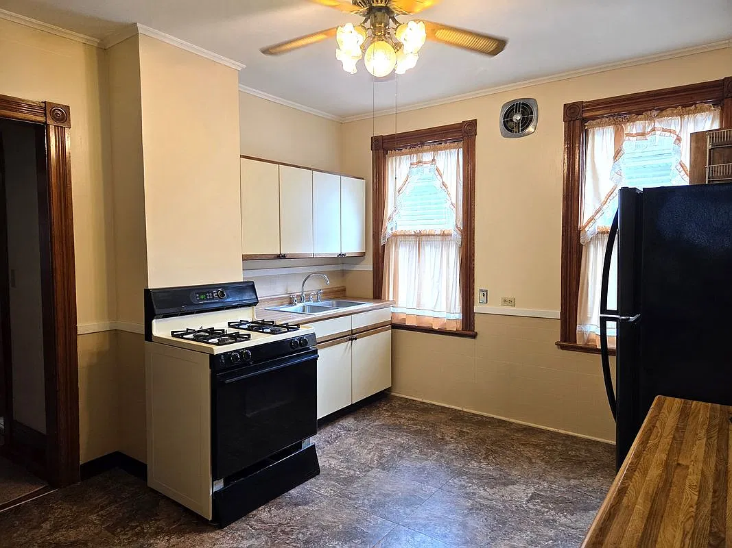 3 bed, 1.0 bath, 1366 sqft, $1,600 — Photo 3