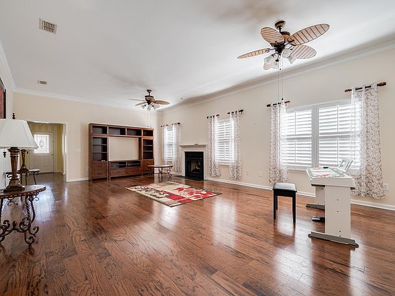 4th image of 503 Village Green Cir