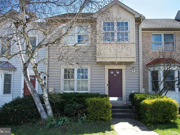 148 Morningside Dr, Falling Waters, WV 25419