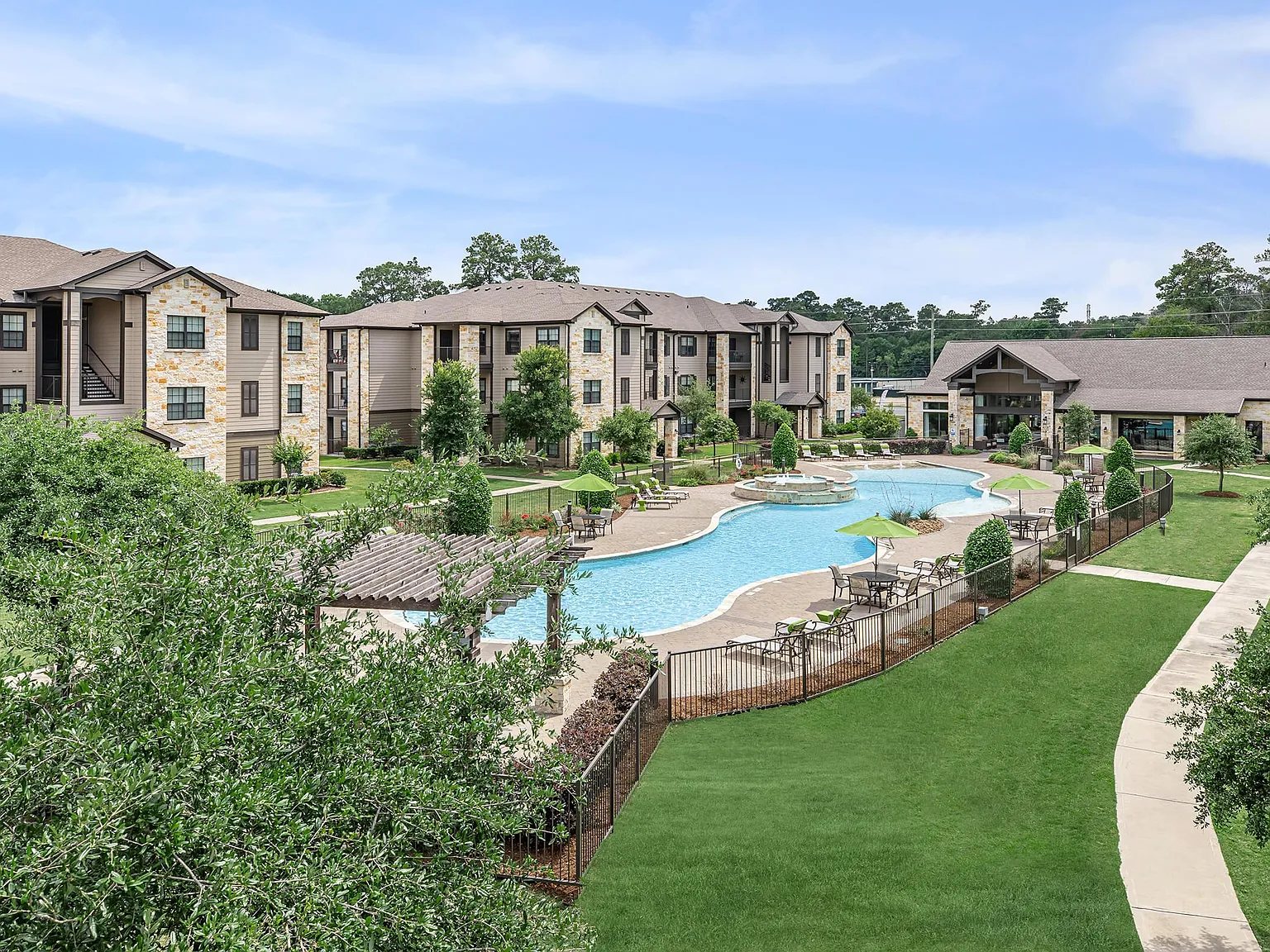 Willow Creek Apartments — Photo 4