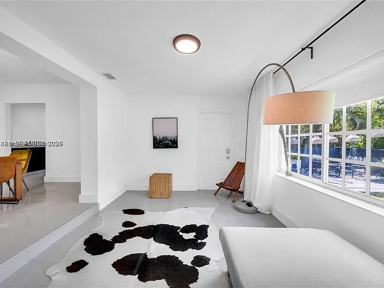 555 NE 127th St — Photo 12