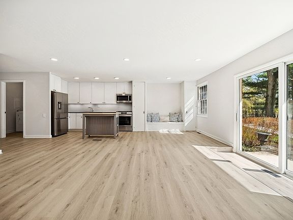 4th image of 1220 Park Ave W APT 114