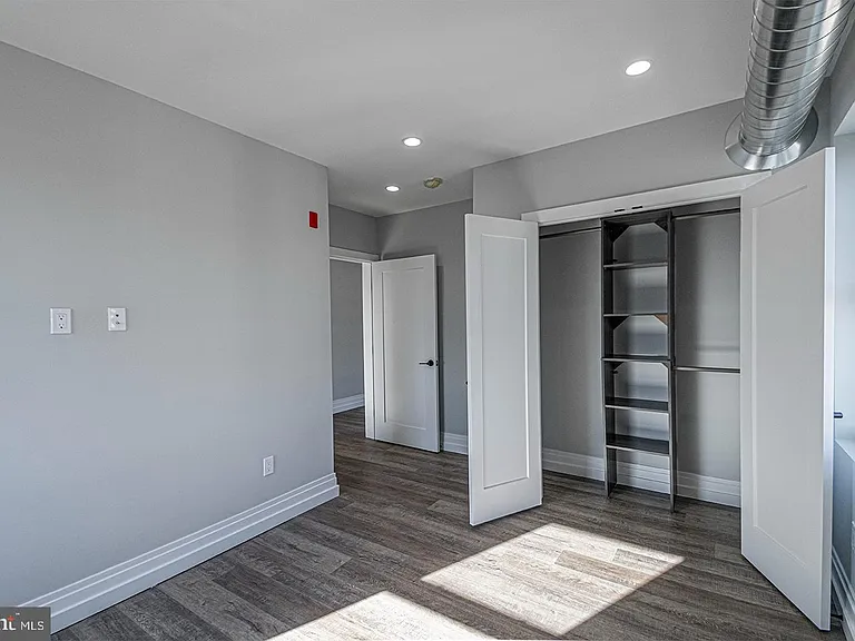 526 Brown St #404 — Photo 13
