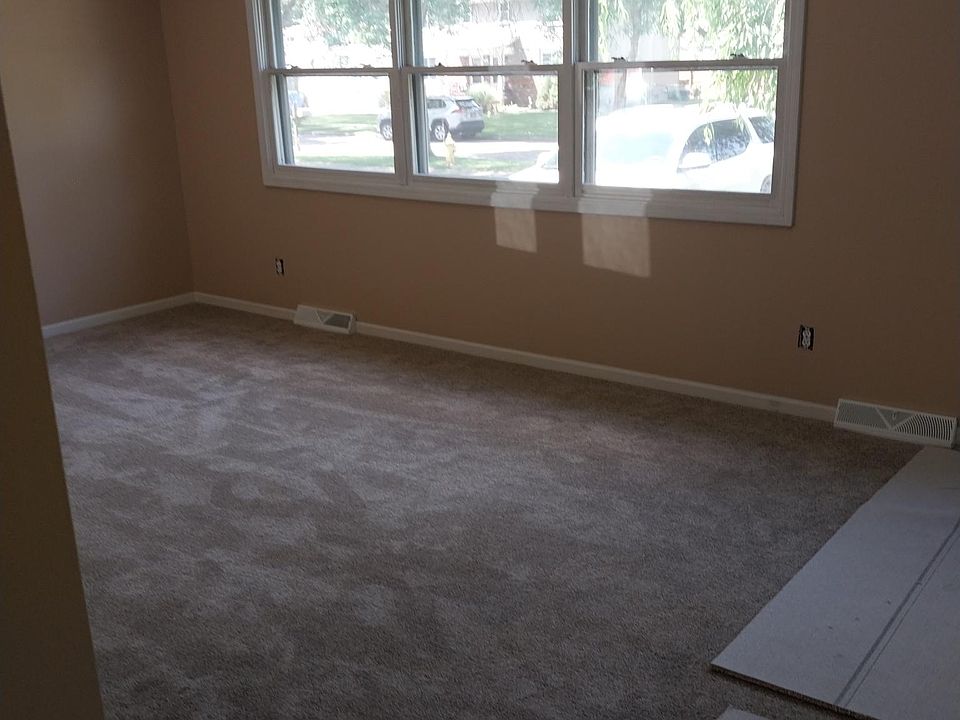 2nd image of 119 Glenhaven Dr #1