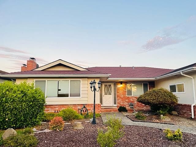 1st image of 2778 Marineview Dr