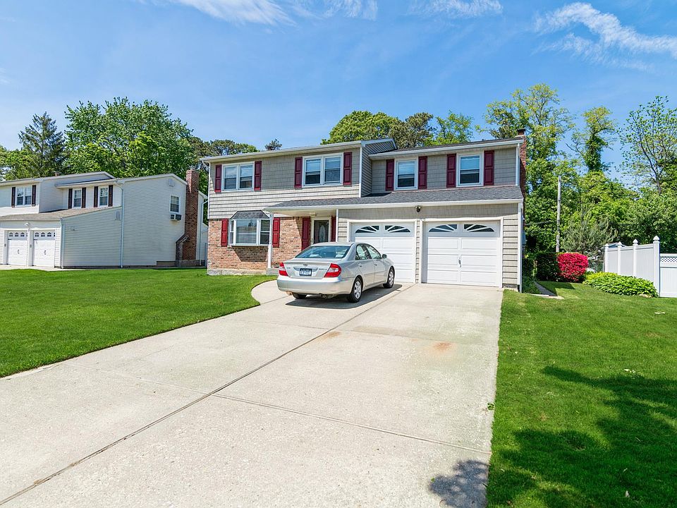 1st image of 5 Sheila Dr