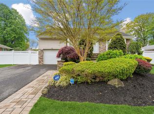 35 Deer Path Ln, Syosset, NY 11791