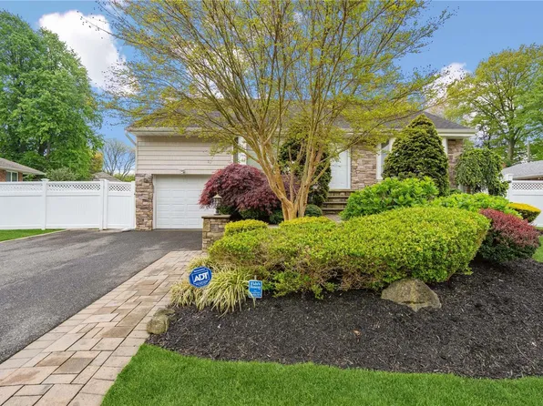 35 Deer Path Lane, Syosset, NY 11791