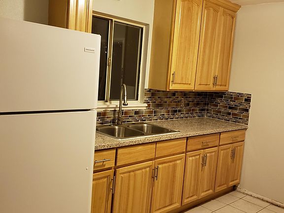 3rd image of 16114 Mateo St