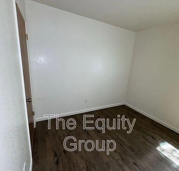 1326 W Elowin Ave — Photo 14
