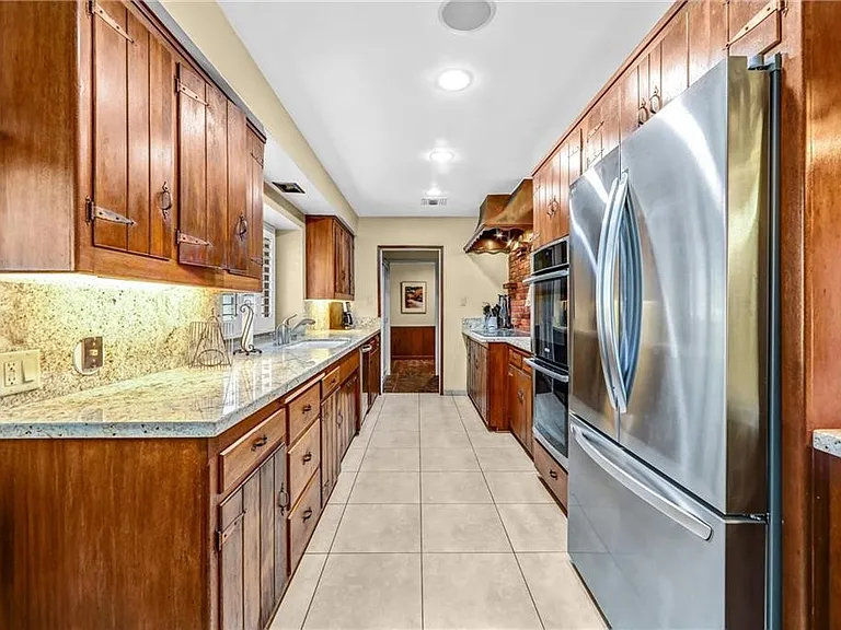 17300 Sunburst St — Photo 8