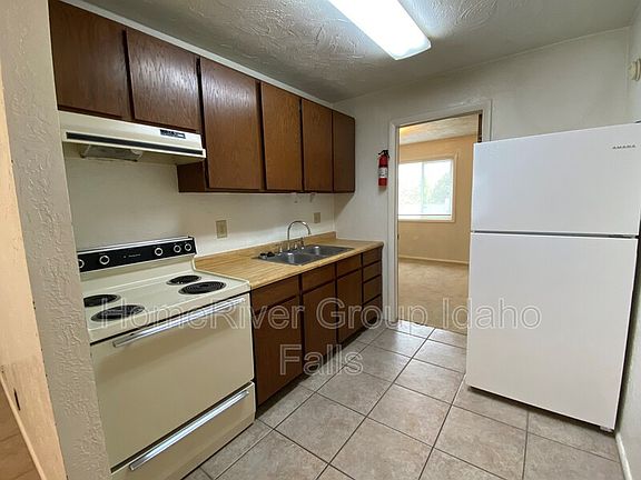 3rd image of 2498 1st St
