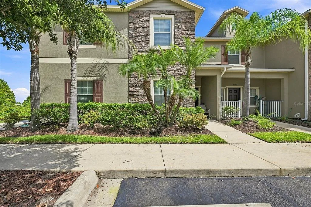 4 bed, 3.0 bath, 1612 sqft, $2,600 — Photo 1