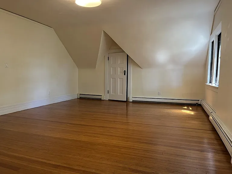166 Gordonhurst Ave — Photo 4